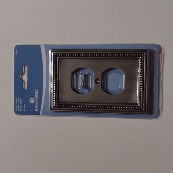 NEW Brainerd Set of 4 Silver Metal Socket Outlets - Picture 7 of 7